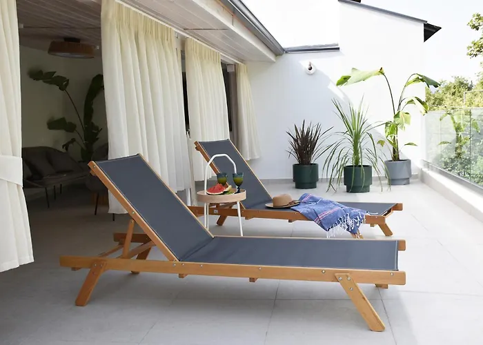 Evangelia & αpartments - B