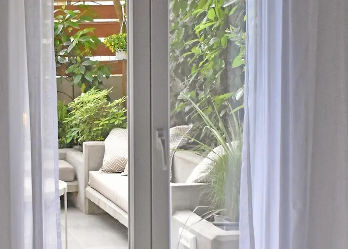 Evangelia & αpartments - B